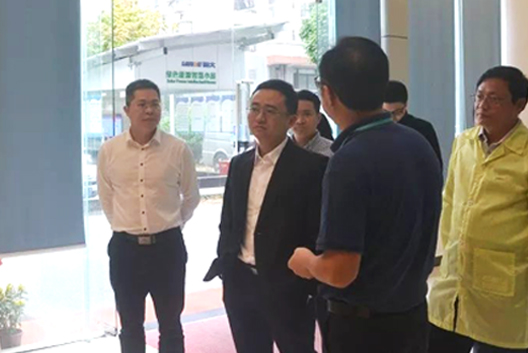 东莞市科技局局长卓庆调研钜大锂电